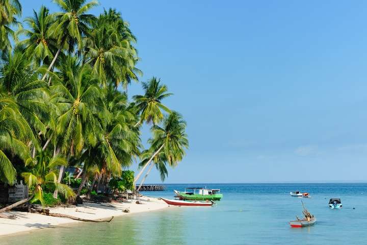 Hoe heten de bewoners van het binnenland van het eiland Kalimantan?