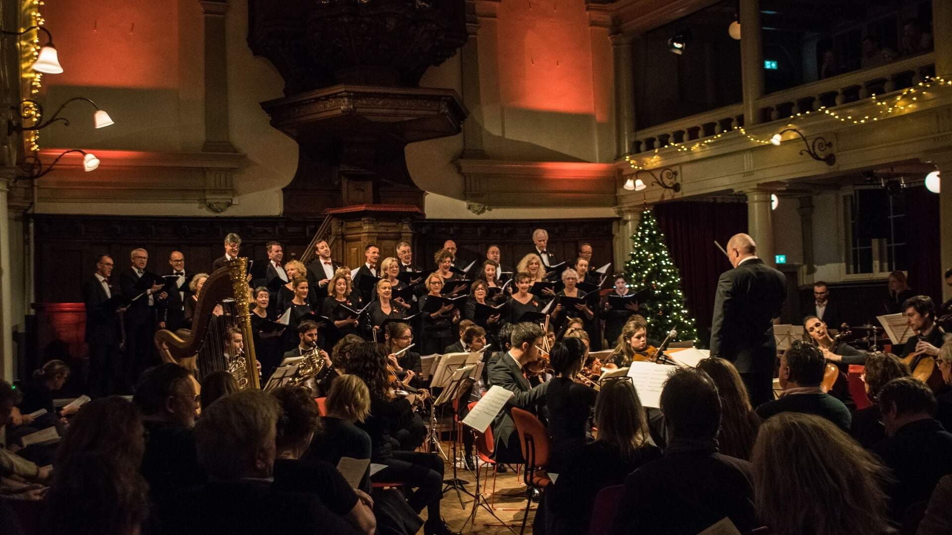 Christelijke kerstliederen binnen kerkdiensten, concerten, media