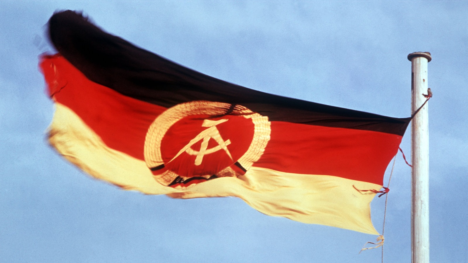 Hoeveel jaar heeft de DDR bestaan volgens historische gegevens