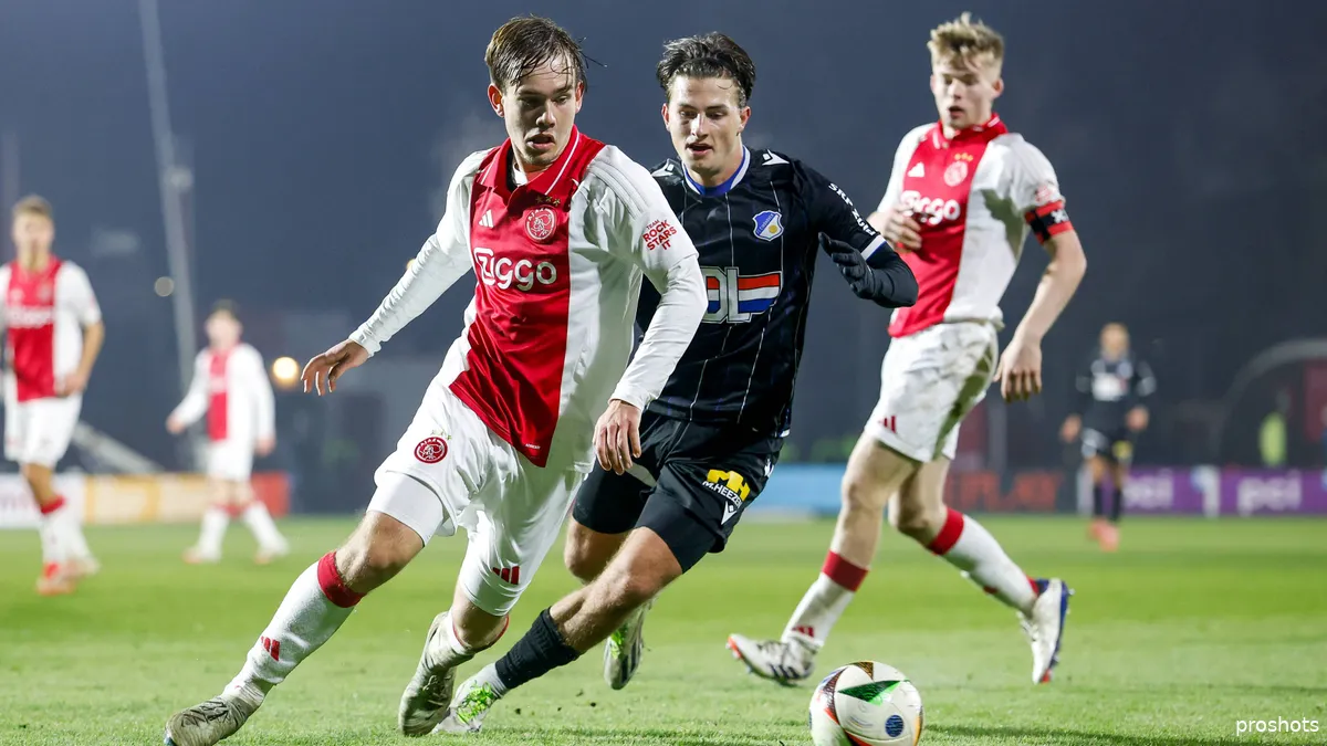 Dodelijk verkeersdrama treft Jong Ajax: vriendin van Mark Verkuijl (21) overleden na aanrijding in Ede