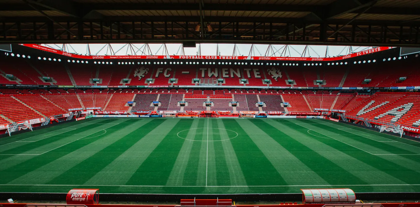 Feyenoord en FC Twente presenteren opstellingen voorafgaand aan topduel