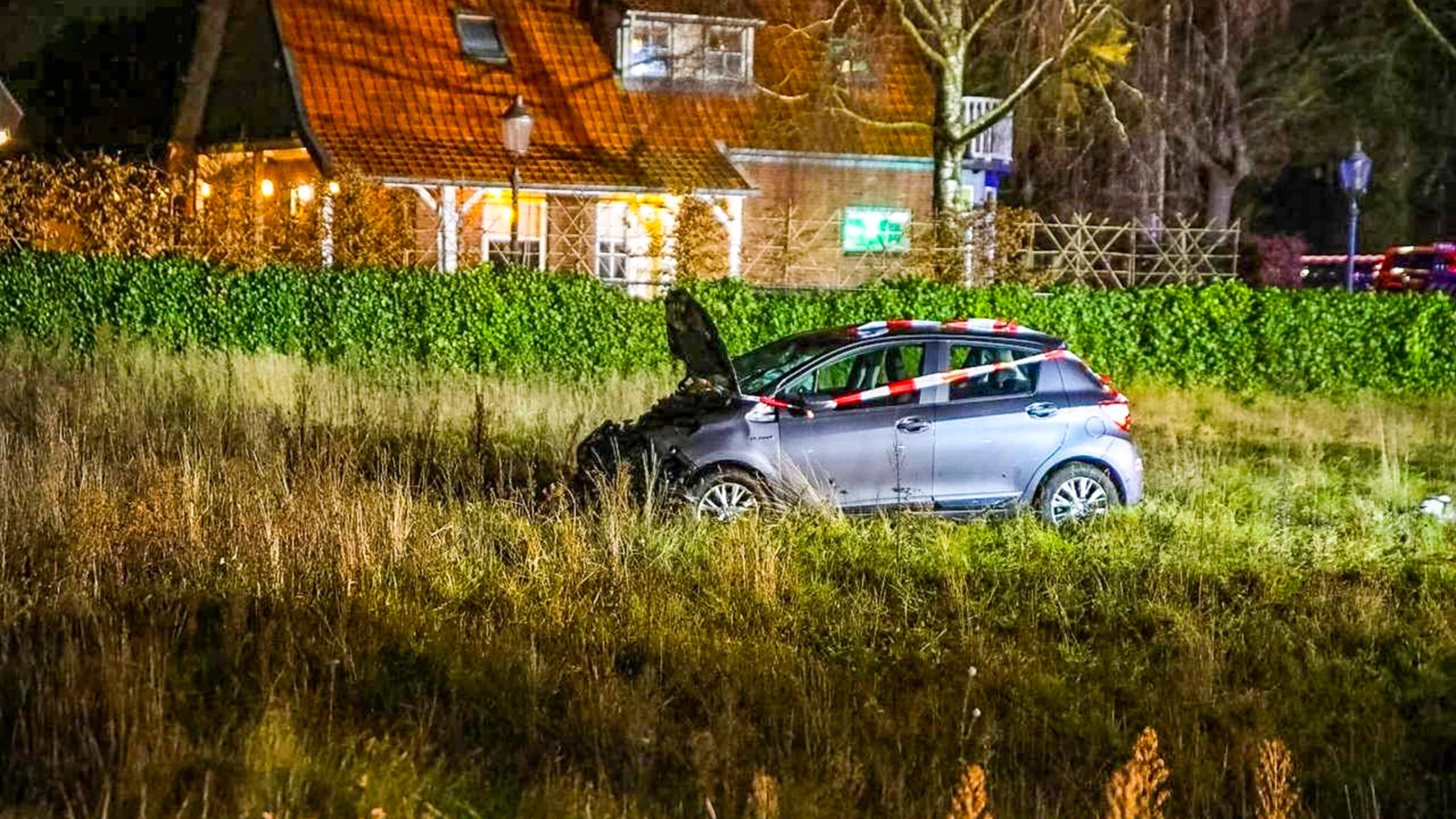 Aanrijding Nunspeet: bestuurster (56) in ziekenhuis na incident bij lichtjesparade