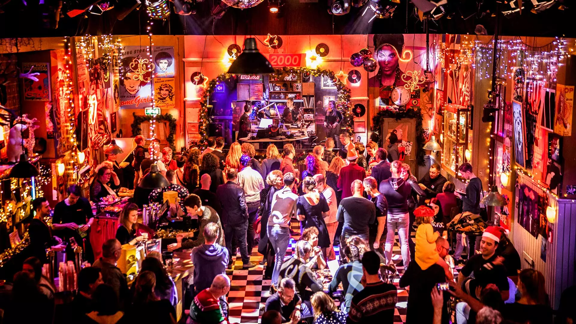 Top 2000 Café op tv: uitzendtijden, zender en wat je kunt verwachten