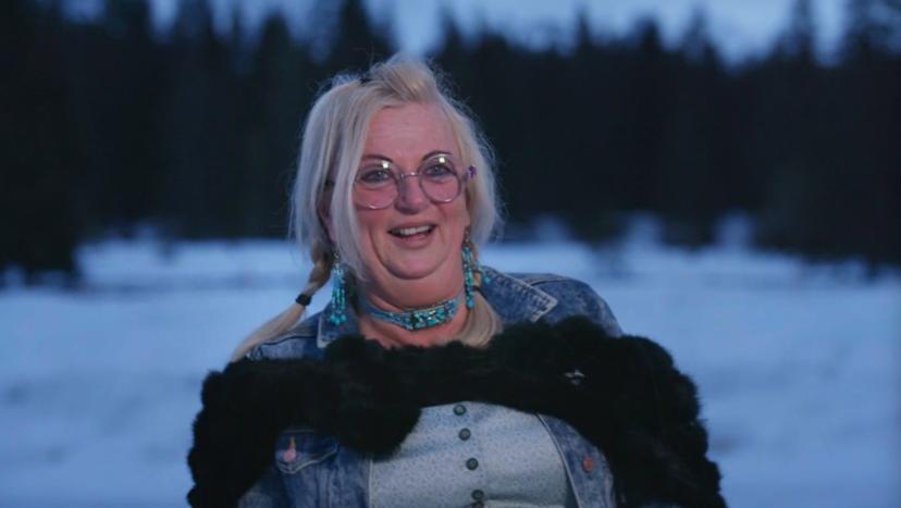 Hoe oud is Monique Hansler?