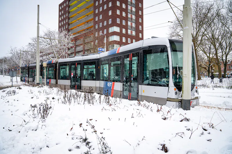 Rijden de bussen morgen 9 januari 2026? Vertragingen en ervaringen