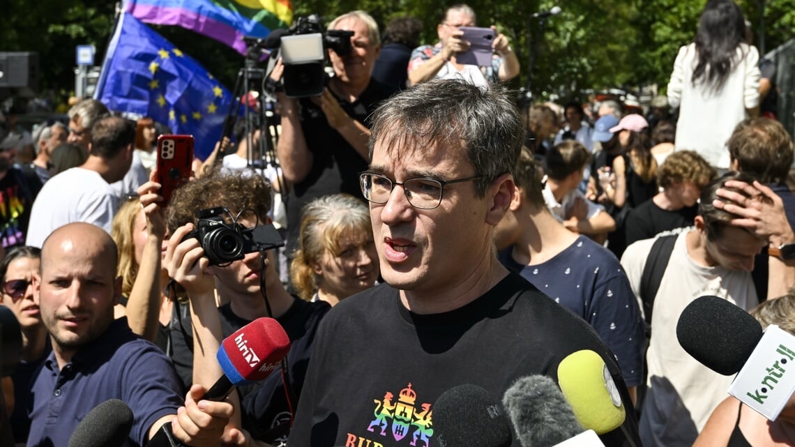 Burgemeester Gergely Karácsony Ontvangt Geuzenpenning in Vlaardingen