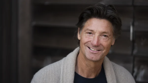 Wie speelde Dr. Simon in GTST en heeft nu een eigen productiebedrijf?