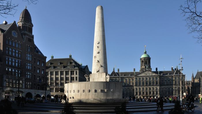 Hoe hoog is het monument op de Dam? Afmetingen en feiten