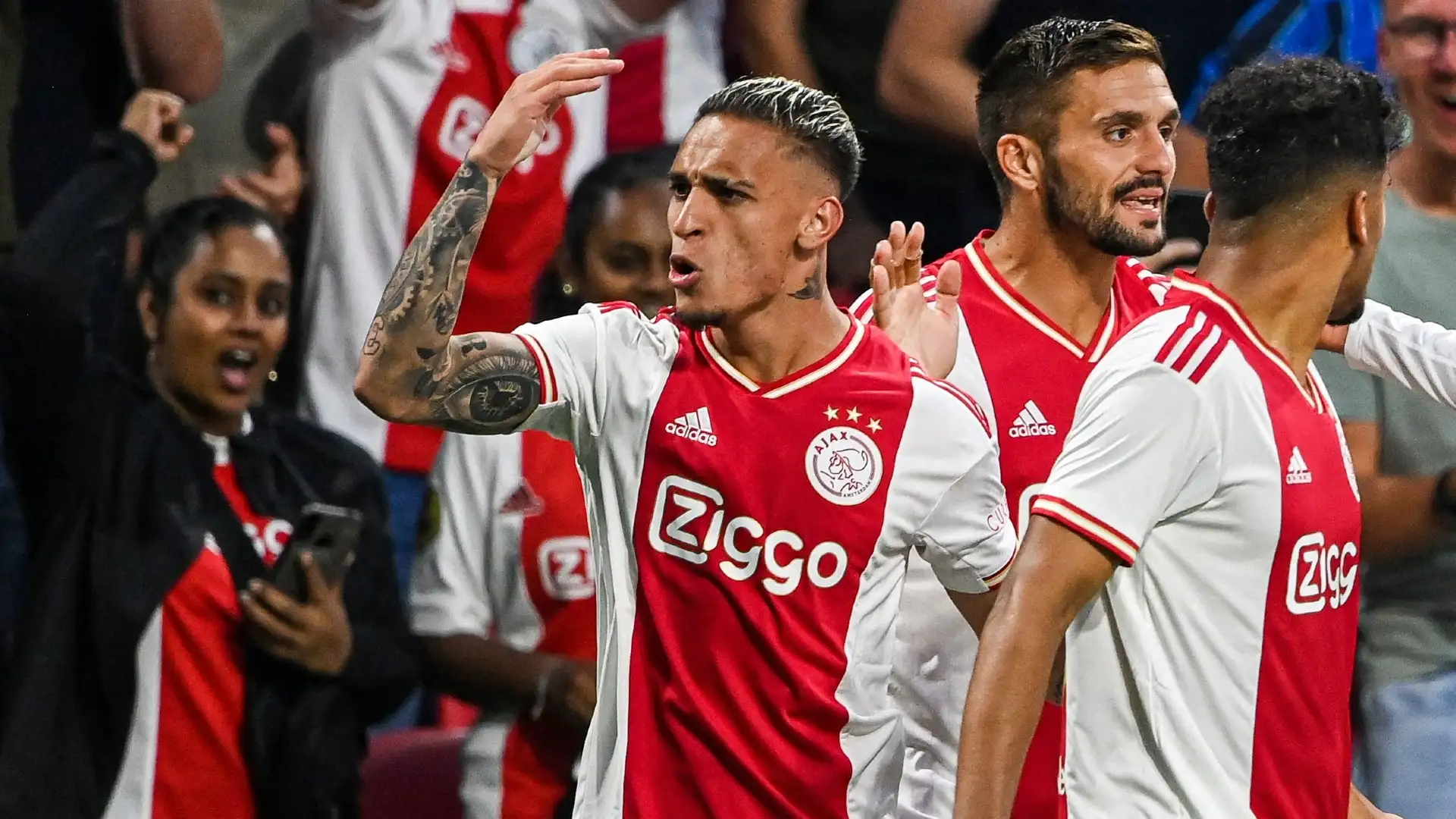 Hoe laat speelt Ajax vanavond?