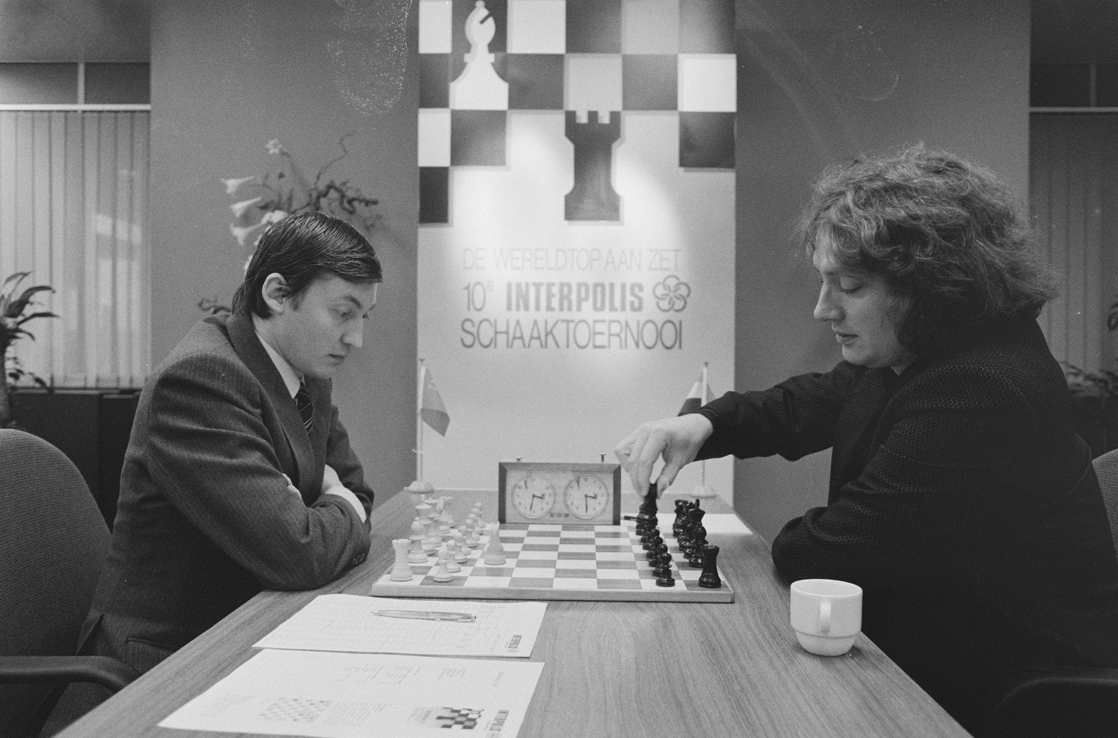 Wie won 9 keer het Nederlands schaakkampioenschap?