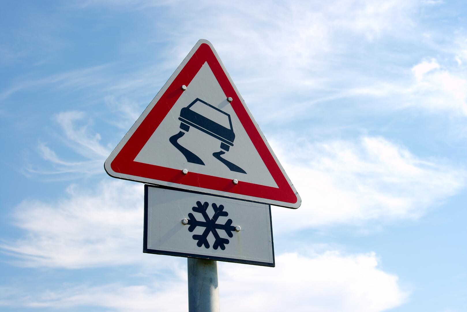 Waarschuwing matige sneeuw en ijzel: Wegen alert