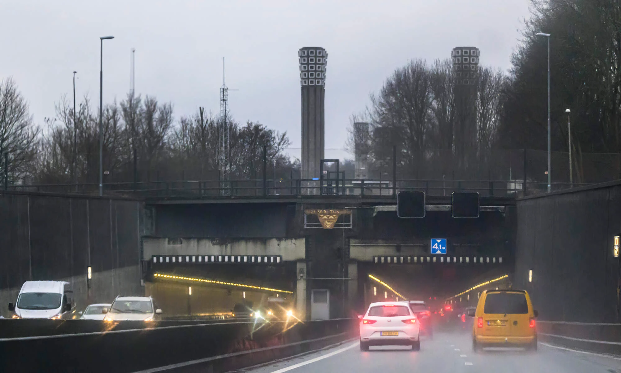 Velsertunnel dicht verkeer loopt vast
