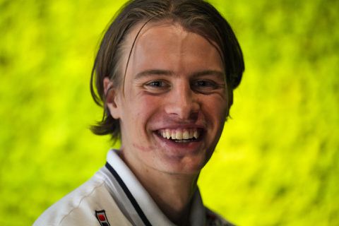 Hoe Komt Jens van ’t Wout aan Littekens en Gouden Tanden