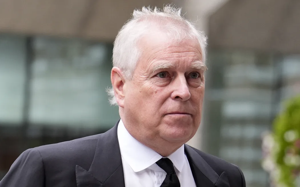 Voormalig prins Andrew gearresteerd op verdenking misdrijf
