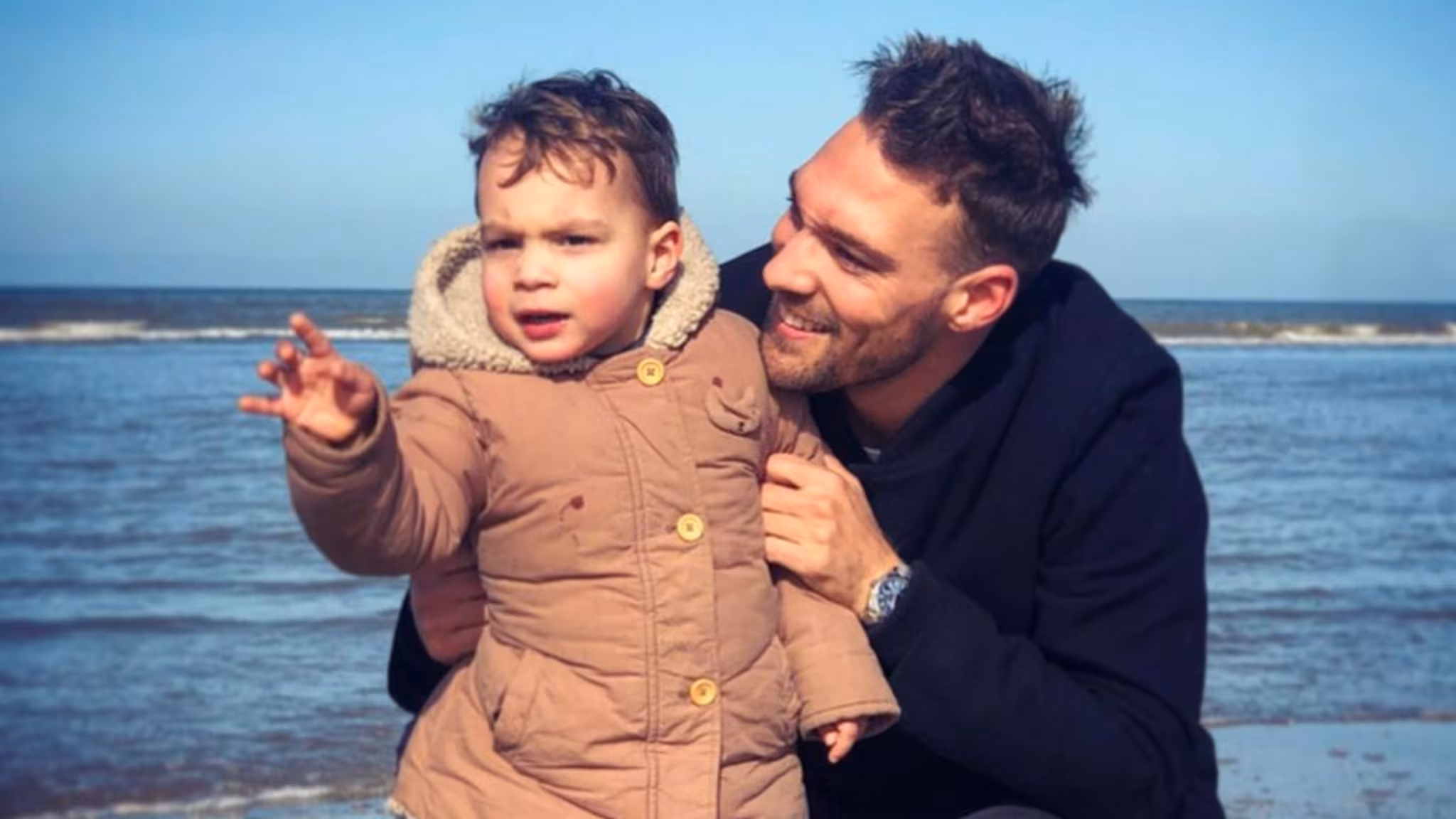 Wie is de moeder van de zoon van Kjeld Nuis?