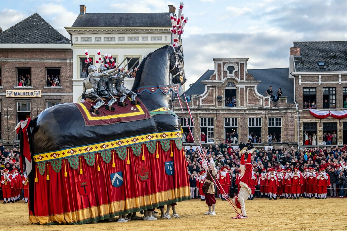 Hoe Heet Het Paard Van De Vier Heemskinderen Bayard