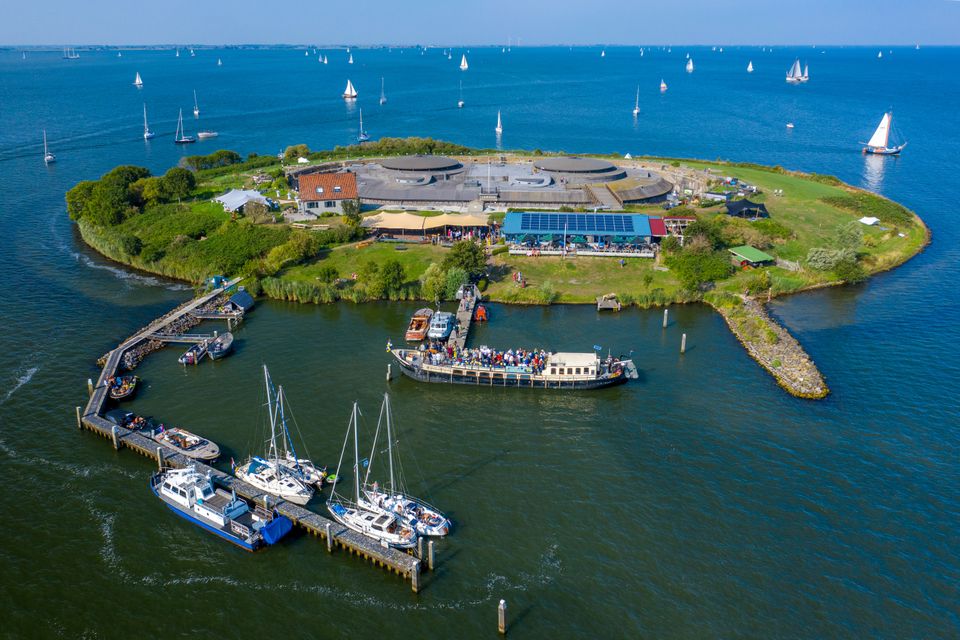 In Dit Water Ligt Het Eiland Pampus IJmeer