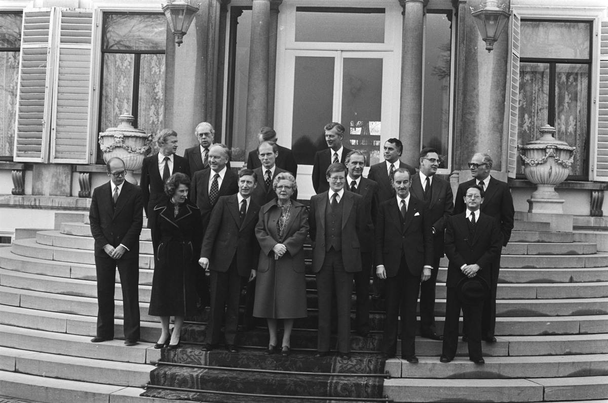 Wie leidde tussen 1977 en 1982 drie kabinetten Nederland