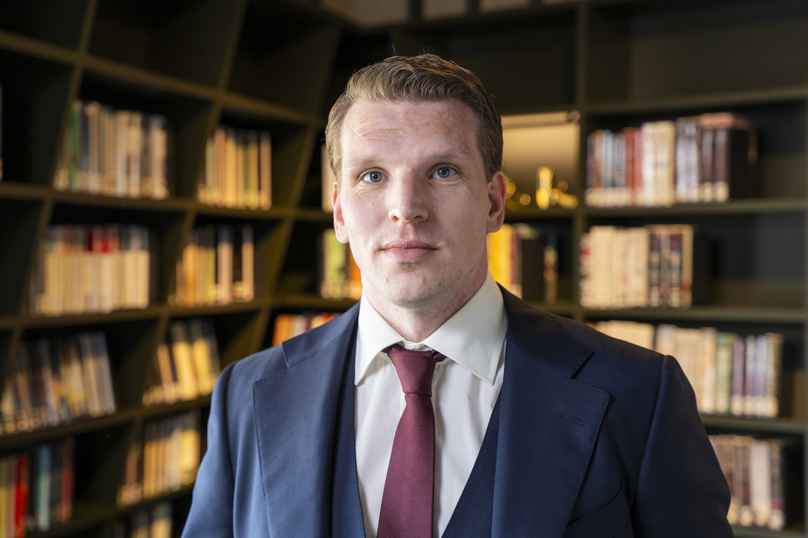 Gouke Moes Minister Wie Is Gouke Moes En Waarom De Naam Wordt Gezocht