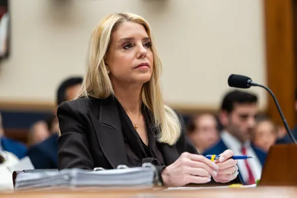 Pam Bondi Fired Waarom Ze Werd Ontslagen Als Attorney General