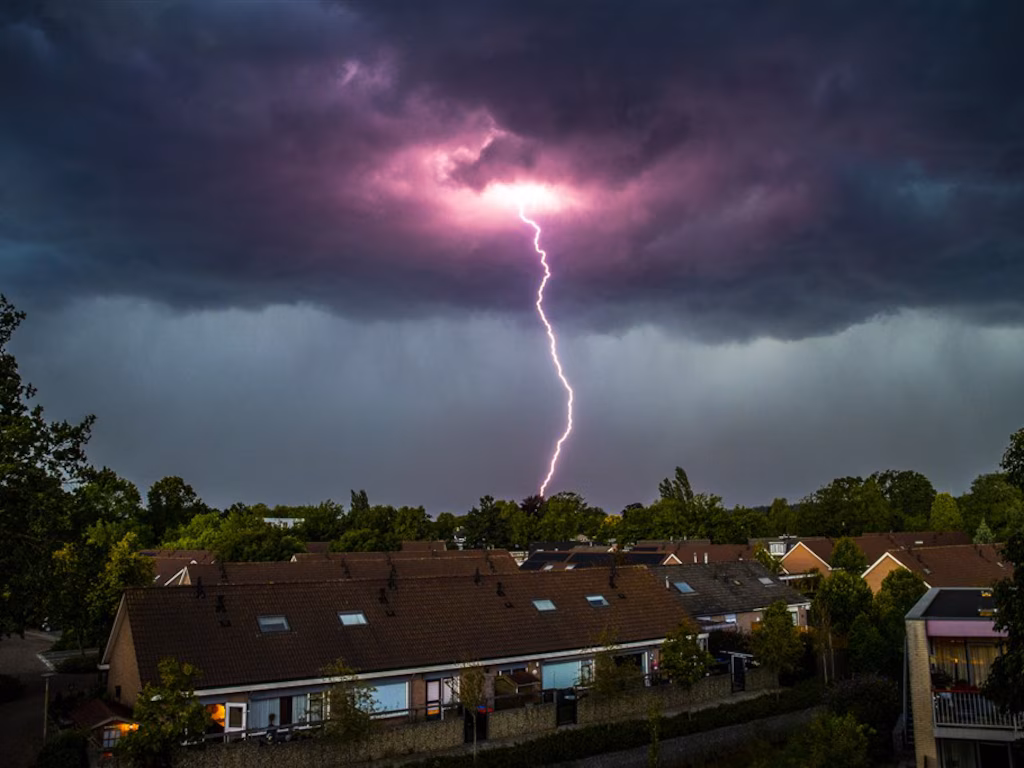 Supercellen Onweer Nederland: KNMI Waarschuwt Voor Zwaar Onweer